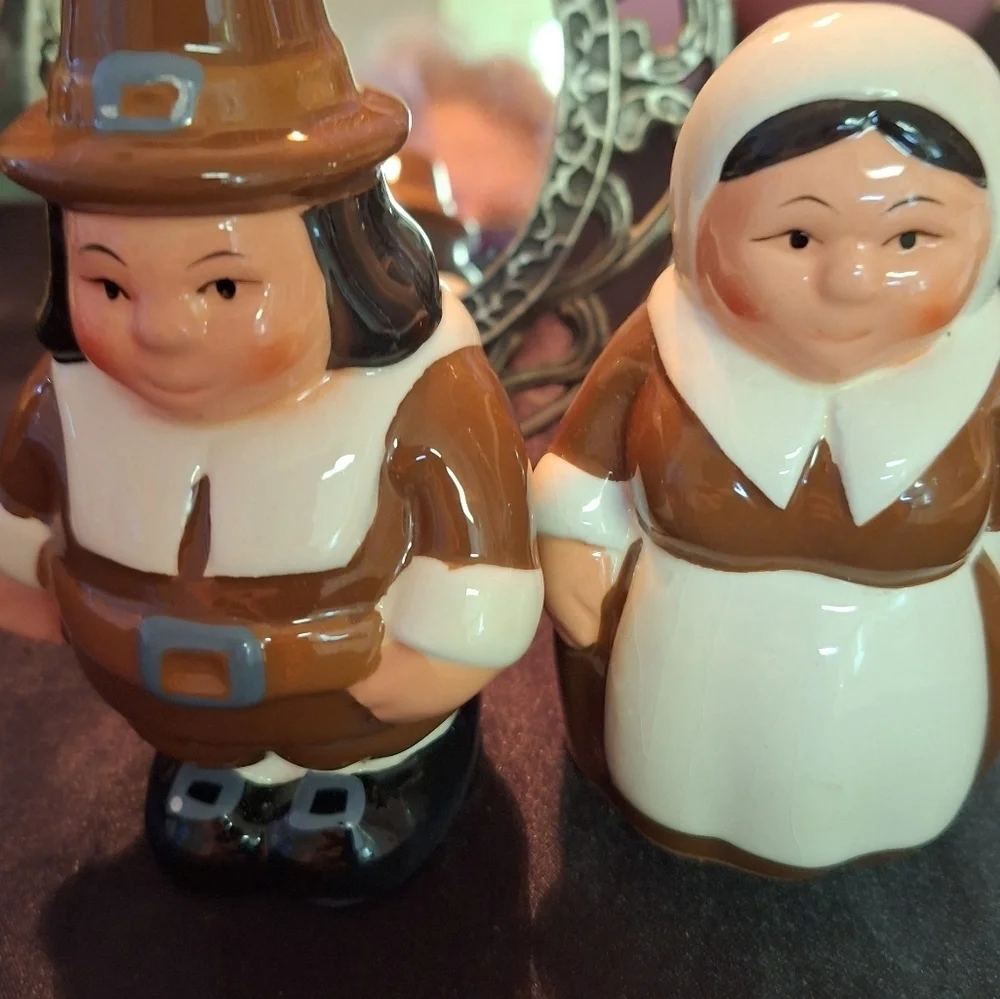 Pilgrim couple salt and pepper